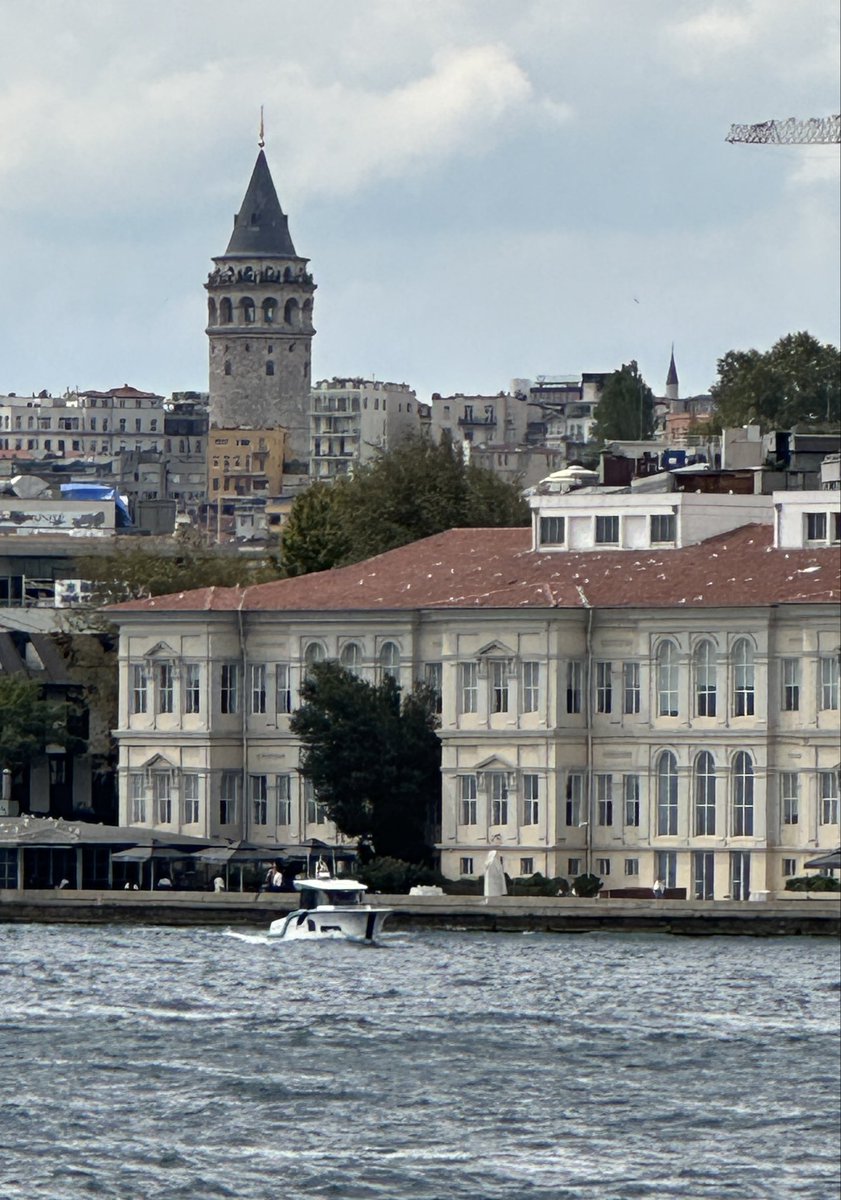 onderkayaistan1's tweet photo. Mimar Sinan Güzel Sanatlar Üniversitesi Fındıklı Kampüsü ve Galata kulesi https://t.co/N4LFNBfhTa