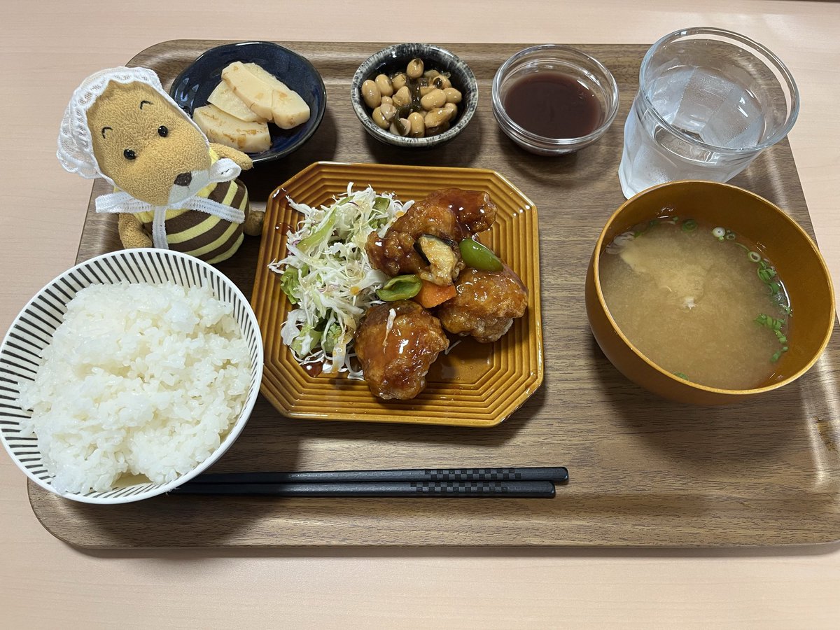 nekoze365's tweet photo. らくちゃん、お食べ https://t.co/ct3vzSaJD3
