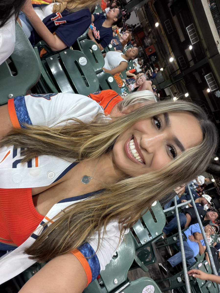_lexipedraza24's tweet photo. astros never lose with me being back home https://t.co/6mZaqQe9Tr