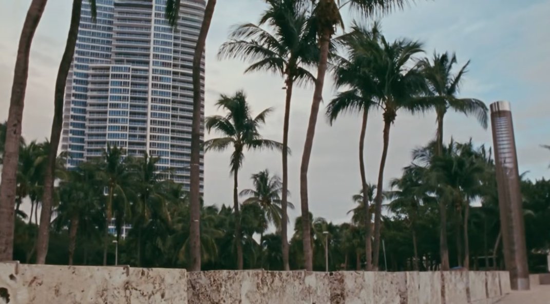 ComplexMusic's tweet photo. Drake pays homage to iconic music video locations in the 'FOMO' short film 🎞️

Hotline Bling
Take Care
God's Plan
Started From The Bottom https://t.co/hah1PcIyzk