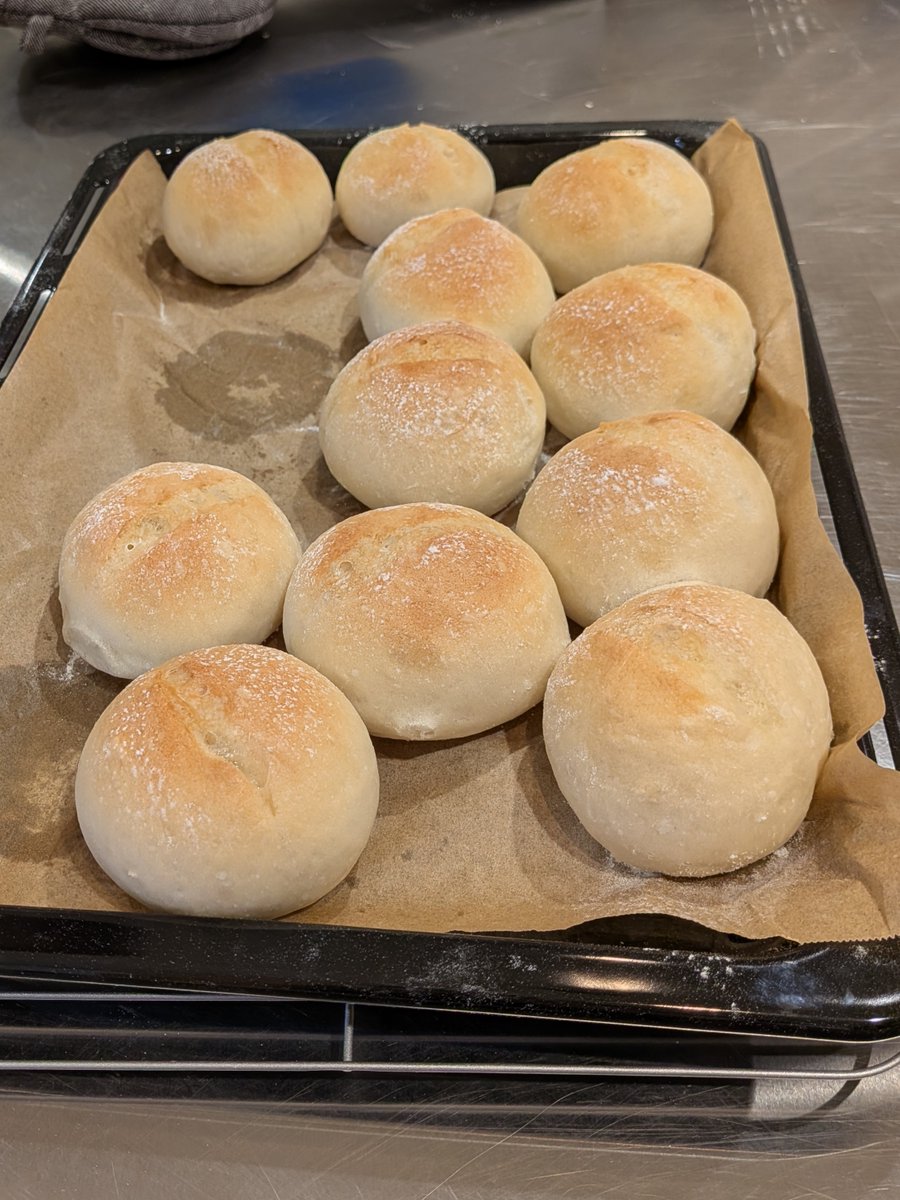 asuiku2011's tweet photo. 【🥖パン教室🍞】
たがきちでは、麦薫る風処　萌芽さまにご協力いただき、パン教室を実施しました！
美味しいパンが焼けて、みんなとても嬉しそうでしたよ！🙌

🔗https://t.co/Qrm5zKfZO4
 
＃アスイク #たがじょうきち https://t.co/Z9RhCEqTpG