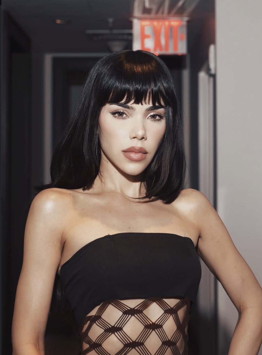 kospopstar's tweet photo. que mujer tan hermosa https://t.co/5RLszjCORg