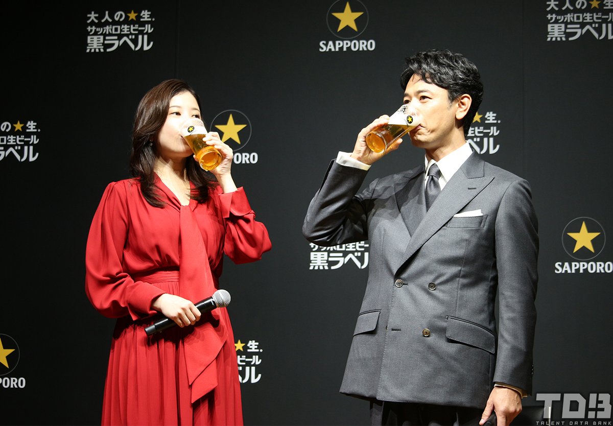 talent_databank's tweet photo. サッポロ生ビール黒ラベル 新CM発表会

吉高由里子、“黒ラベルファミリー”加入で妻夫木聡と乾杯！

新CMシリーズ「大人トレイン」で全国各地を旅
「おばあちゃんになって、あの世へ行く汽車の旅も見届けて」

▼詳細はこちら
https://t.co/YXJHfCQnaS 

#吉高由里子 #妻夫木聡 https://t.co/M4Rza2D4aq