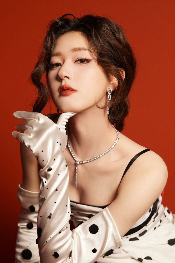 updateasiatico's tweet photo. Youku anunciou o drama moderno Farewell Letter (#告别信). Será dirigida e protagonizada por #ZhaoLusi

Uma mulher de coração partido e cansada de sua família controladora envia 13 cartas de despedida brutais para as pessoas que a prejudicaram antes de tentar tirar a própria vida. https://t.co/NCUke9V3i3