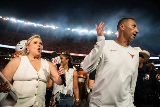 cah6842's tweet photo. “Hook ‘Em” Leaves Holly Hanging https://t.co/nJvCOpABQc @ProfNichols #372withU https://t.co/tgrCJuMrXv