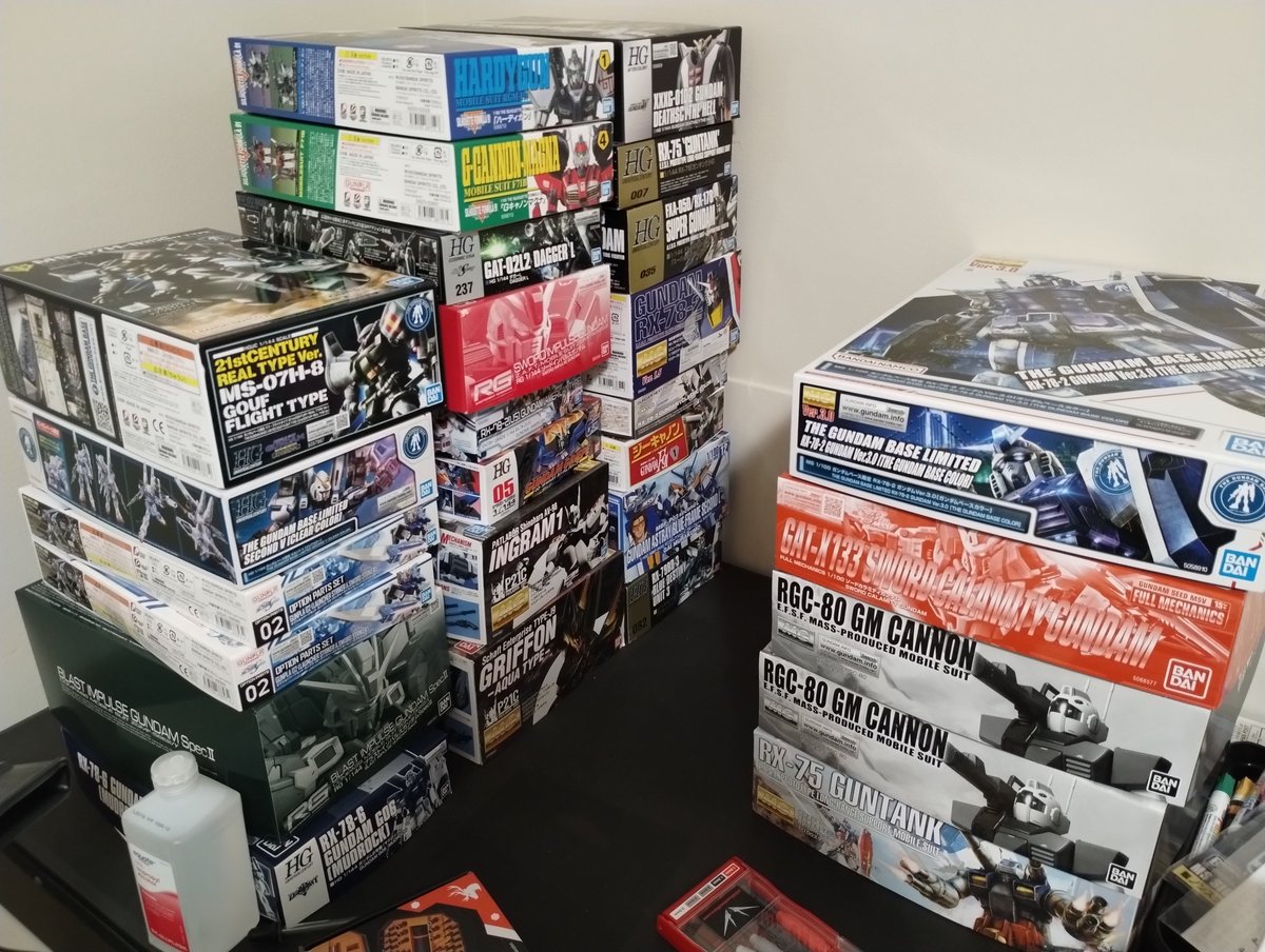 StrikeEdge105's tweet photo. @zentreya I missed this, so here's my collection I've built up over about 25 years.

The pile on my desk is my backlog.

I wish I had a proper display case. https://t.co/9eElOZVPf0