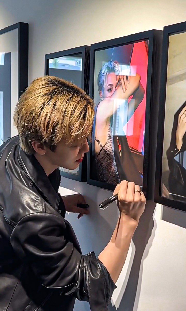 the813Degrees's tweet photo. คิดถึงท่านมาก https://t.co/k1QLJUZh1b