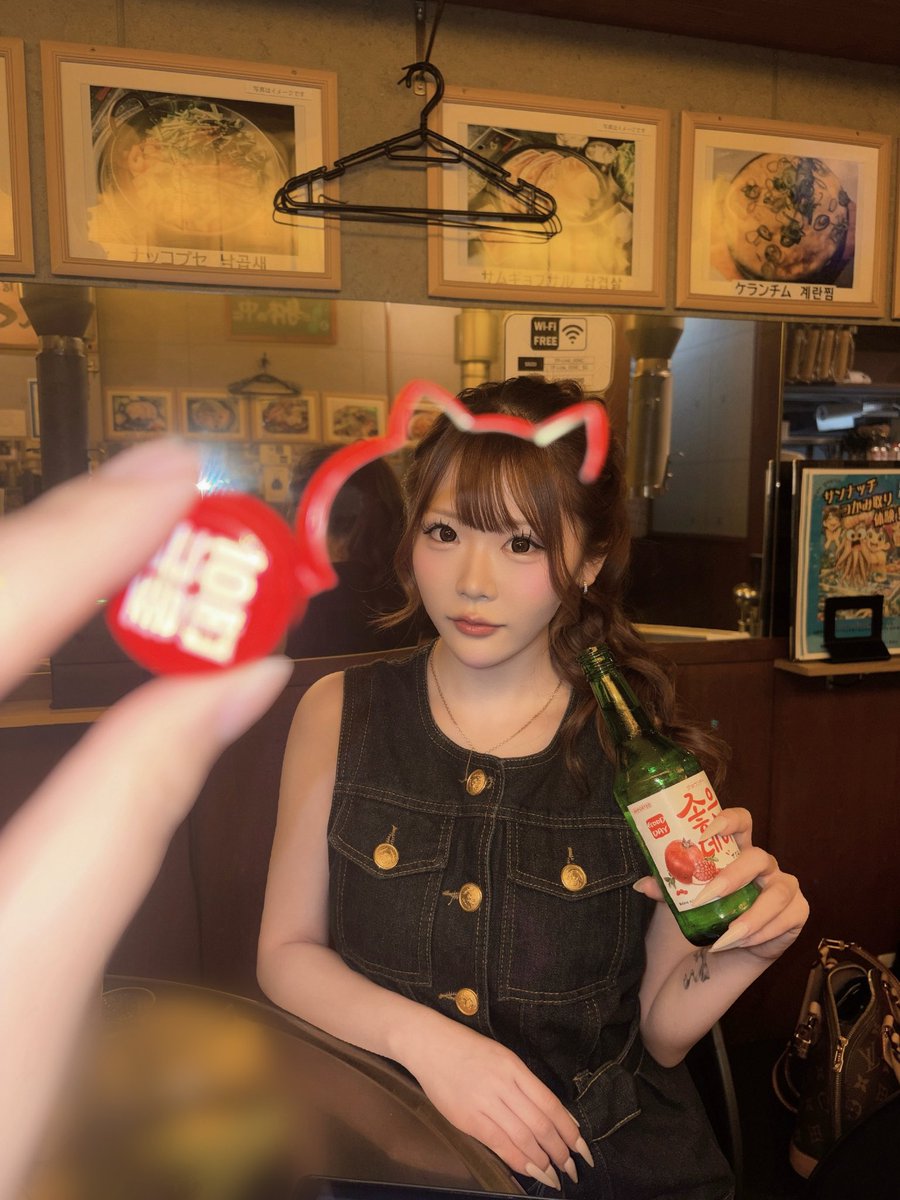 tsuunyan2's tweet photo. お知らせ！
本日から @mimielleconcafe さんでお世話になります♡
日本橋でまた1から頑張ります( /  ̫ т )🔰♡3年ぶり？の日本橋緊張😟😟
「オタクに優しいギャル」なのでよろしくです✨✨ https://t.co/p7owoCcUS8