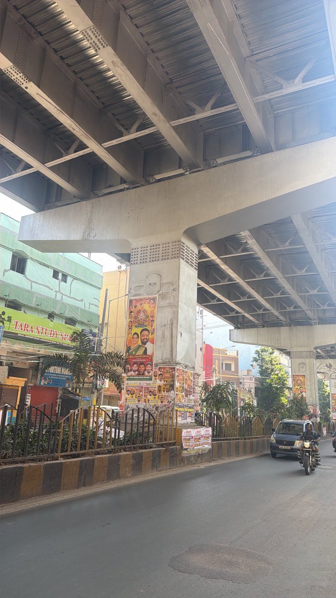 Chikothisai's tweet photo. @CommissionrGHMC @GHMCOnline I request the banner had covered pillar number which is very difficult to find location As well as points kindly it’s very important to replace the banners or else make solution general public are suffering alot🙏🏻 @CEC_EVDM @Comm_HYDRAA https://t.co/mtVojLvPJx