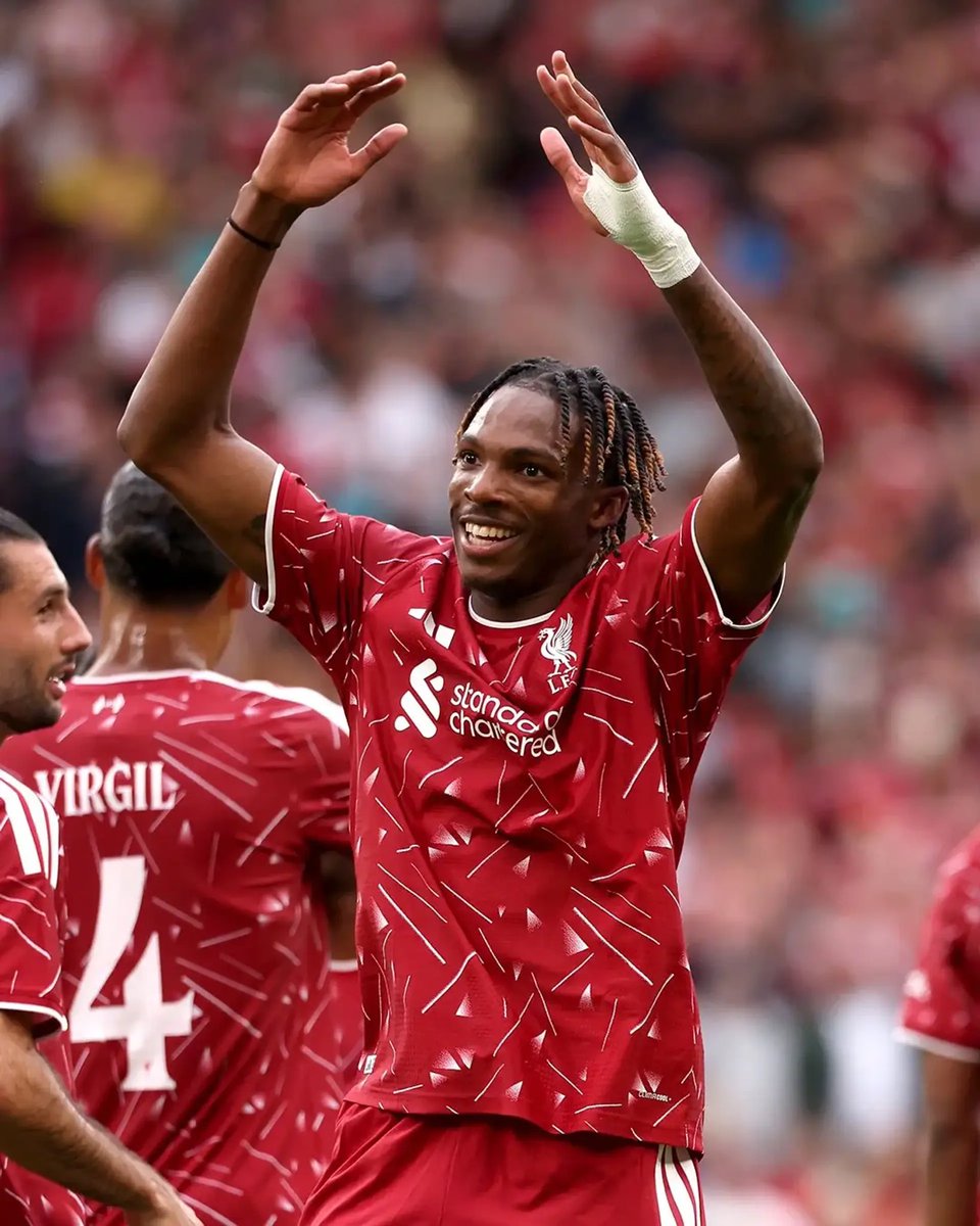 LFCTransferRoom's tweet photo. 🏅 Standout Players [so far] this Season:

Jeremy Jacquet 🇫🇷
Alexis Mac Allister 🇦🇷
Cody Gakpo 🇳🇱
Ronald Araujo 🇺🇾
[Arguably] Alexander Isak 🇸🇪

Do you agree? Who is missing? https://t.co/TCi20g9esn