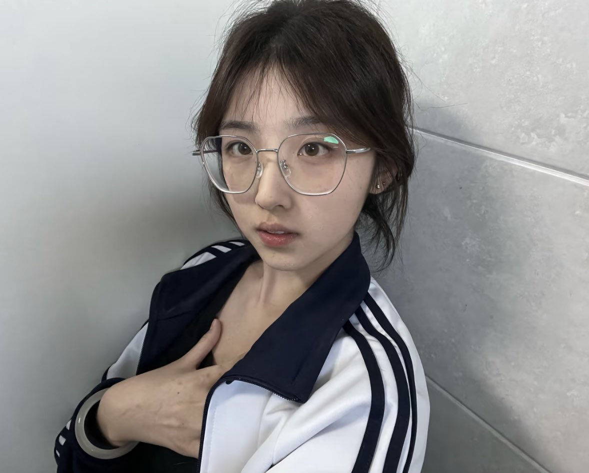 NetoPortela2's tweet photo. 高中生..我真的不要🚪

真的给b看 不信你试试

我真的是女菩萨 https://t.co/qNJ1buVUJ8