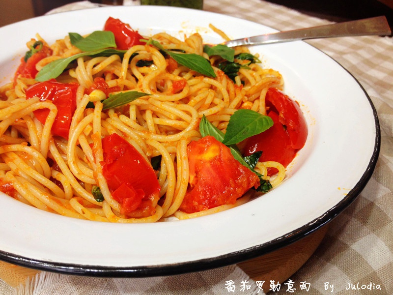 aileg465145's tweet photo. [Today’s cozy dinner: homemade tomato pasta with a sprinkle of fresh basil—simple, flavorful, and perfect for a quiet weeknight!]， https://t.co/AU5dpMxNuk