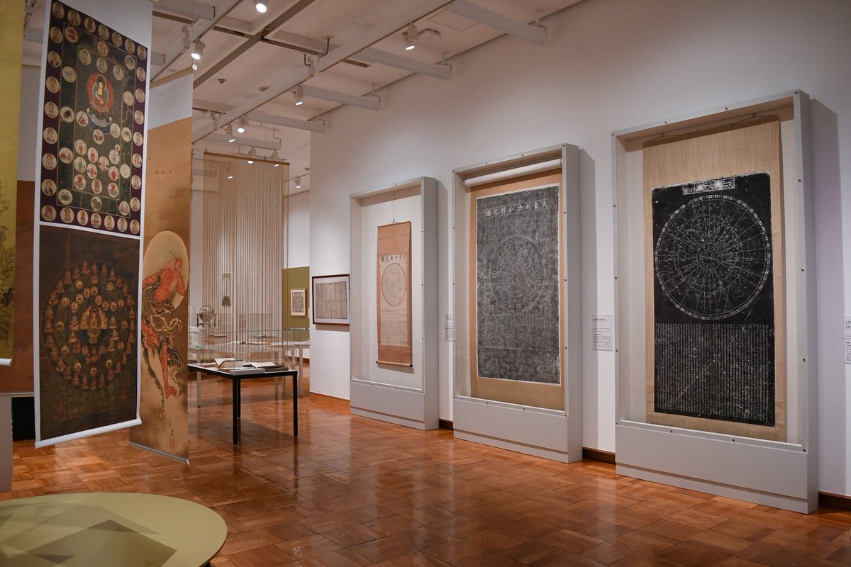 ccma_jp's tweet photo. 9/16(水)〜企画展「千葉開府900年記念特別展　月と星と―美術がつなぐとき」スタート🌙🌟1126年に千葉のまちをひらいた千葉氏ゆかりのシンボル「月・星」にまつわる近世〜現代の作品180点を展示し、古来からいまにつながる月星の様々な表現をご紹介。現代美術作家9組（青木野枝、植松琢磨、川内理香子、髙田安規子・政子、三沢厚彦、宮内由梨、宮島達男、渡辺望、渡辺泰子）による新作、未発表作もご覧いただけます。展示室だけでなく、さや堂ホールや館内各所に散りばめられた作品をめぐってください。https://t.co/f88tatVXir