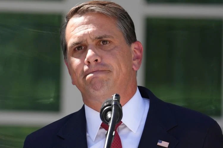 DDIndialive's tweet photo. US Attorney General Todd Blanche says the executive branch will comply with the Supreme Court ruling blocking new USPS restrictions on mail-in voting, while backing President Donald Trump’s criticism of the justices.
#USSupremeCourt #ToddBlanche #DonaldTrump #MailInVoting #USPolitics
