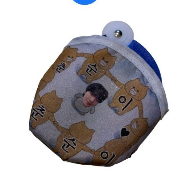 mingyursonly's tweet photo. dino lost and found 😭😭😭😭

but seriously, to all waterbomb attendees, check the tweet below, maybe you have an item you've lost!! https://t.co/vrqDAXbp2m