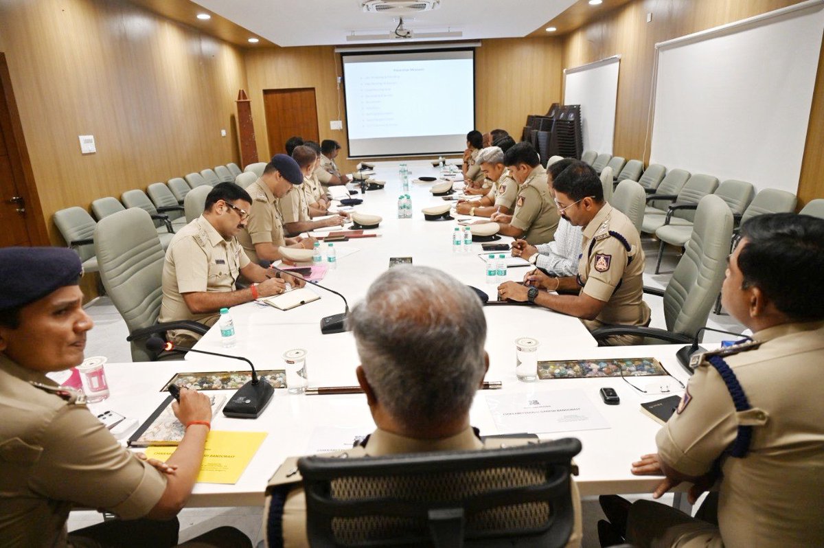DCPNEBCP's tweet photo. ಬೆಂಗಳೂರು ನಗರ ಪೊಲೀಸ್ ಈಶಾನ್ಯ ವಿಭಾಗದ ಡಿಸಿಪಿ ಕಚೇರಿಯಲ್ಲಿ ಮಾನ್ಯ ಪೊಲೀಸ್ ಆಯುಕ್ತರು, ಬೆಂಗಳೂರು ನಗರ ರವರ ಅಧ್ಯಕ್ಷತೆಯಲ್ಲಿ ಗಣೇಶ ಹಬ್ಬದ ಪೂರ್ವ ಸಿದ್ಧತಾ ಸಭೆ ನಡೆಯಿತು. ಈ ಸಂದರ್ಭದಲ್ಲಿ ಈಶಾನ್ಯ ವಿಭಾಗದ ವತಿಯಿಂದ ಗಣೇಶ ಹಬ್ಬವನ್ನು ಶಾಂತಿಯುತವಾಗಿ, ಸುರಕ್ಷಿತವಾಗಿ ಹಾಗೂ ಯಾವುದೇ ಅಹಿತಕರ ಘಟನೆಗಳಿಗೆ ಅವಕಾಶವಿಲ್ಲದಂತೆ ಆಚರಿಸಲು ಕೈಗೊಂಡಿರುವ ಮುನ್ನೆಚ್ಚರಿಕಾ ಕ್ರಮಗಳು, ಕಾನೂನು ಸುವ್ಯವಸ್ಥೆ ಹಾಗೂ ಬಂದೋಬಸ್ತ್ ಸಿದ್ಧತೆಗಳ ಕುರಿತು ಮಾನ್ಯ ಪೊಲೀಸ್ ಆಯುಕ್ತರಿಗೆ ವಿವರಿಸಲಾಯಿತು.

ಹಬ್ಬದ ಹಿನ್ನೆಲೆಯಲ್ಲಿ Bad Characters ಹಾಗೂ Trouble Makers ವಿರುದ್ಧ ಈಗಾಗಲೇ Preventive Cases ದಾಖಲಿಸಿರುವುದರ ಜೊತೆಗೆ, ಅಗತ್ಯವಿರುವ ಇನ್ನಿತರ ವ್ಯಕ್ತಿಗಳನ್ನು ಗುರುತಿಸಿ ಅವರಿಗೆ ಮುನ್ನೆಚ್ಚರಿಕೆಯಾಗಿ ಎಚ್ಚರಿಕೆ ನೀಡಿರುವ ಬಗ್ಗೆ ಮಾನ್ಯರಿಗೆ ತಿಳಿಸಲಾಯಿತು. ಗಣೇಶ ಮೂರ್ತಿ ಪ್ರತಿಷ್ಠಾಪನಾ ಸ್ಥಳಗಳು ಹಾಗೂ ಮೆರವಣಿಗೆ ಸಾಗುವ ಮಾರ್ಗಗಳನ್ನು ಗುರುತಿಸಿ, ಅಲ್ಲಿ CC Camera ಅಳವಡಿಕೆ, Videography ಹಾಗೂ Drone Surveillance ಮೂಲಕ ನಿರಂತರ ನಿಗಾ ವಹಿಸಲು ಕೈಗೊಂಡಿರುವ ಕ್ರಮಗಳ ಬಗ್ಗೆಯೂ ವಿವರಿಸಲಾಯಿತು.

ಗಣೇಶೋತ್ಸವದ ಆಯೋಜಕರು ಹಾಗೂ ಮುಖಂಡರೊಂದಿಗೆ ಈಗಾಗಲೇ ಶಾಂತಿ ಮತ್ತು ಸೌಹಾರ್ದ ಸಭೆಗಳನ್ನು ನಡೆಸಿ, ಹಬ್ಬವನ್ನು ಶಾಂತಿಯುತವಾಗಿ ಆಚರಿಸುವಂತೆ ಅಗತ್ಯ ಸಲಹೆ ಮತ್ತು ಸೂಚನೆಗಳನ್ನು ನೀಡಿರುವುದನ್ನು ಮಾನ್ಯ ಪೊಲೀಸ್ ಆಯುಕ್ತರ ಗಮನಕ್ಕೆ ತರಲಾಯಿತು. ಸೂಕ್ಷ್ಮ ಪ್ರದೇಶಗಳನ್ನು ಗುರುತಿಸಿ ಅಲ್ಲಿ ಪೊಲೀಸ್ ಗಸ್ತು ಹೆಚ್ಚಿಸಿರುವುದು ಹಾಗೂ ಯಾವುದೇ ಪ್ರಚೋದನಕಾರಿ ಅಥವಾ ಆಕ್ಷೇಪಾರ್ಹ ಹೇಳಿಕೆಗಳು, ಪೋಸ್ಟರ್‌ಗಳು ಮತ್ತು ಮುದ್ರಿತ ಸಾಮಗ್ರಿಗಳ ಮೂಲಕ ಶಾಂತಿ ಸುವ್ಯವಸ್ಥೆಗೆ ಧಕ್ಕೆ ಉಂಟಾಗದಂತೆ ಮುನ್ನೆಚ್ಚರಿಕಾ ಕ್ರಮಗಳನ್ನು ಕೈಗೊಂಡಿರುವ ಕುರಿತು ತಿಳಿಸಲಾಯಿತು.

ಗಣೇಶ ಹಬ್ಬದ ಬಂದೋಬಸ್ತ್ ಕರ್ತವ್ಯಕ್ಕೆ ಅಗತ್ಯವಿರುವ ಅಧಿಕಾರಿ ಮತ್ತು ಸಿಬ್ಬಂದಿಯ Deployment ಕುರಿತು ಸಿದ್ಧತೆ ಮಾಡಿಕೊಳ್ಳಲಾಗಿದ್ದು, ಕರ್ತವ್ಯಕ್ಕೆ ನಿಯೋಜನೆಗೊಳ್ಳುವ ಸಿಬ್ಬಂದಿಗೆ ಅಗತ್ಯ ಆಹಾರ ವ್ಯವಸ್ಥೆ ಮಾಡುವ ಬಗ್ಗೆಯೂ ಕ್ರಮ ಕೈಗೊಳ್ಳಲಾಗುತ್ತಿದೆ ಎಂದು ವಿವರಿಸಲಾಯಿತು. ಗಣೇಶ ಮೂರ್ತಿ ವಿಸರ್ಜನಾ ಸ್ಥಳಗಳಲ್ಲಿ ಜನಸಂದಣಿ ನಿಯಂತ್ರಣ, ಸಾರ್ವಜನಿಕರ ಸುರಕ್ಷತೆ ಹಾಗೂ ಅಗತ್ಯ ಪೊಲೀಸ್ ಬಂದೋಬಸ್ತ್ ವ್ಯವಸ್ಥೆ ಕುರಿತು ಕೈಗೊಳ್ಳಲಾಗಿರುವ ಮುನ್ನೆಚ್ಚರಿಕಾ ಕ್ರಮಗಳನ್ನು ಸಹ ವಿವರಿಸಲಾಯಿತು.

ಈ ವೇಳೆ ಮಾನ್ಯ ಪೊಲೀಸ್ ಆಯುಕ್ತರು ಮಾತನಾಡಿ, ಗಣೇಶ ಹಬ್ಬವನ್ನು ವಿಜೃಂಭಣೆಯಿಂದ ಆಚರಿಸುವ ಸಂದರ್ಭದಲ್ಲಿ ಯಾವುದೇ ಅವಘಡ ಅಥವಾ ಅಹಿತಕರ ಘಟನೆಗಳಿಗೆ ಆಸ್ಪದ ನೀಡದೆ, ಶಾಂತಿ, ಸೌಹಾರ್ದತೆ ಹಾಗೂ ಕಾನೂನು ಸುವ್ಯವಸ್ಥೆಯನ್ನು ಕಾಪಾಡಲು ಎಲ್ಲಾ ಅಧಿಕಾರಿ ಮತ್ತು ಸಿಬ್ಬಂದಿ ಅತ್ಯಂತ ಜಾಗರೂಕತೆಯಿಂದ ಕರ್ತವ್ಯ ನಿರ್ವಹಿಸುವಂತೆ ಸೂಚಿಸಿದರು. ಪ್ರತಿಯೊಂದು ವಿಷಯಕ್ಕೂ ಅಗತ್ಯ ಮಹತ್ವ ನೀಡಿ, ಪ್ರತಿದಿನ ಸೂಕ್ತ ಪ್ರದೇಶಗಳಲ್ಲಿ ಗಸ್ತು ನಡೆಸಿ, ಯಾವುದೇ ಅಹಿತಕರ ಘಟನೆಗಳು ನಡೆಯದಂತೆ ಮುನ್ನೆಚ್ಚರಿಕಾ ಕ್ರಮಗಳನ್ನು ಕೈಗೊಳ್ಳಬೇಕು. ಸಾರ್ವಜನಿಕರು ಹಾಗೂ ಹಬ್ಬದ ಮುಖಂಡರೊಂದಿಗೆ ನಿರಂತರ ಸಮನ್ವಯ ಸಾಧಿಸಿ, ಯಾವುದೇ ಪ್ರಮುಖ ಮಾಹಿತಿ ದೊರೆತಲ್ಲಿ ತಕ್ಷಣ ತಿಳಿಸುವಂತೆ ಸೂಚಿಸಿದರು.

ಬಂದೋಬಸ್ತ್ ಕರ್ತವ್ಯಕ್ಕೆ ನಿಯೋಜನೆಗೊಂಡಿರುವ ಅಧಿಕಾರಿ ಮತ್ತು ಸಿಬ್ಬಂದಿಗೆ ಅಗತ್ಯ ಆಹಾರ ವ್ಯವಸ್ಥೆ ಮಾಡುವಂತೆ ಹಾಗೂ ಕರ್ತವ್ಯದಲ್ಲಿ ಸದಾ Active ಆಗಿ ಕಾರ್ಯನಿರ್ವಹಿಸುವಂತೆ ತಿಳಿಸಿದರು. ಮೆರವಣಿಗೆ ಸೇರಿದಂತೆ ಪ್ರಮುಖ ಸಂದರ್ಭಗಳಲ್ಲಿ NETHRA Camera ಹಾಗೂ Magic Box Camera ವ್ಯವಸ್ಥೆಯನ್ನು ಸಮರ್ಪಕವಾಗಿ ಬಳಸಬೇಕು. KSPR ತುಕಡಿಗಳಿಗೆ ಸರಿಯಾದ ಮಾರ್ಗದರ್ಶನ ನೀಡಿ ಅಗತ್ಯ ಸ್ಥಳಗಳಲ್ಲಿ ನಿಯೋಜಿಸುವುದರ ಜೊತೆಗೆ Route March ನಡೆಸಿ ಪೊಲೀಸ್ Presence ಹೆಚ್ಚಿಸುವಂತೆ ಸೂಚಿಸಿದರು.

ಮೆರವಣಿಗೆ ಆಯೋಜಕರು ನಿಗದಿತ ಸಮಯವನ್ನು ಕಟ್ಟುನಿಟ್ಟಾಗಿ ಪಾಲಿಸುವಂತೆ ನೋಡಿಕೊಳ್ಳಬೇಕು. ಕರ್ತವ್ಯಕ್ಕೆ ನಿಯೋಜನೆಗೊಂಡಿರುವ ಅಧಿಕಾರಿ ಮತ್ತು ಸಿಬ್ಬಂದಿ ಮುಂಚಿತವಾಗಿಯೇ ತಮ್ಮ ನಿಯೋಜಿತ ಸ್ಥಳ ಹಾಗೂ ಮೆರವಣಿಗೆ ಮಾರ್ಗವನ್ನು ಪರಿಶೀಲಿಸಿಕೊಂಡು, ಸ್ಥಳೀಯ ಪರಿಸ್ಥಿತಿಯ ಬಗ್ಗೆ ಸಂಪೂರ್ಣ ಅರಿವು ಹೊಂದಿರಬೇಕು. ಸಾರ್ವಜನಿಕರು, ಹಬ್ಬದ ಆಯೋಜಕರು ಹಾಗೂ ಪೊಲೀಸ್ ಇಲಾಖೆಯ ನಡುವಿನ ಉತ್ತಮ ಸಮನ್ವಯದೊಂದಿಗೆ ಗಣೇಶ ಹಬ್ಬವನ್ನು ಶಾಂತಿಯುತವಾಗಿ, ಸುರಕ್ಷಿತವಾಗಿ ಮತ್ತು ಸೌಹಾರ್ದಯುತವಾಗಿ ಆಚರಿಸಲು ಅಗತ್ಯ ಎಲ್ಲಾ ಕ್ರಮಗಳನ್ನು ಕೈಗೊಳ್ಳುವಂತೆ ಮಾನ್ಯ ಪೊಲೀಸ್ ಆಯುಕ್ತರು ಸೂಚಿಸಿದರು.

ಈ ವೇಳೆ ಮಾನ್ಯ Joint CP (East), DCP North Traffic, ACP ರವರು ಹಾಗೂ Police Inspector ರವರು ಉಪಸ್ಥಿತರಿದ್ದರು.

@BlrCityPolice @CPBlr @DgpKarnataka @jt_cpeastbcp