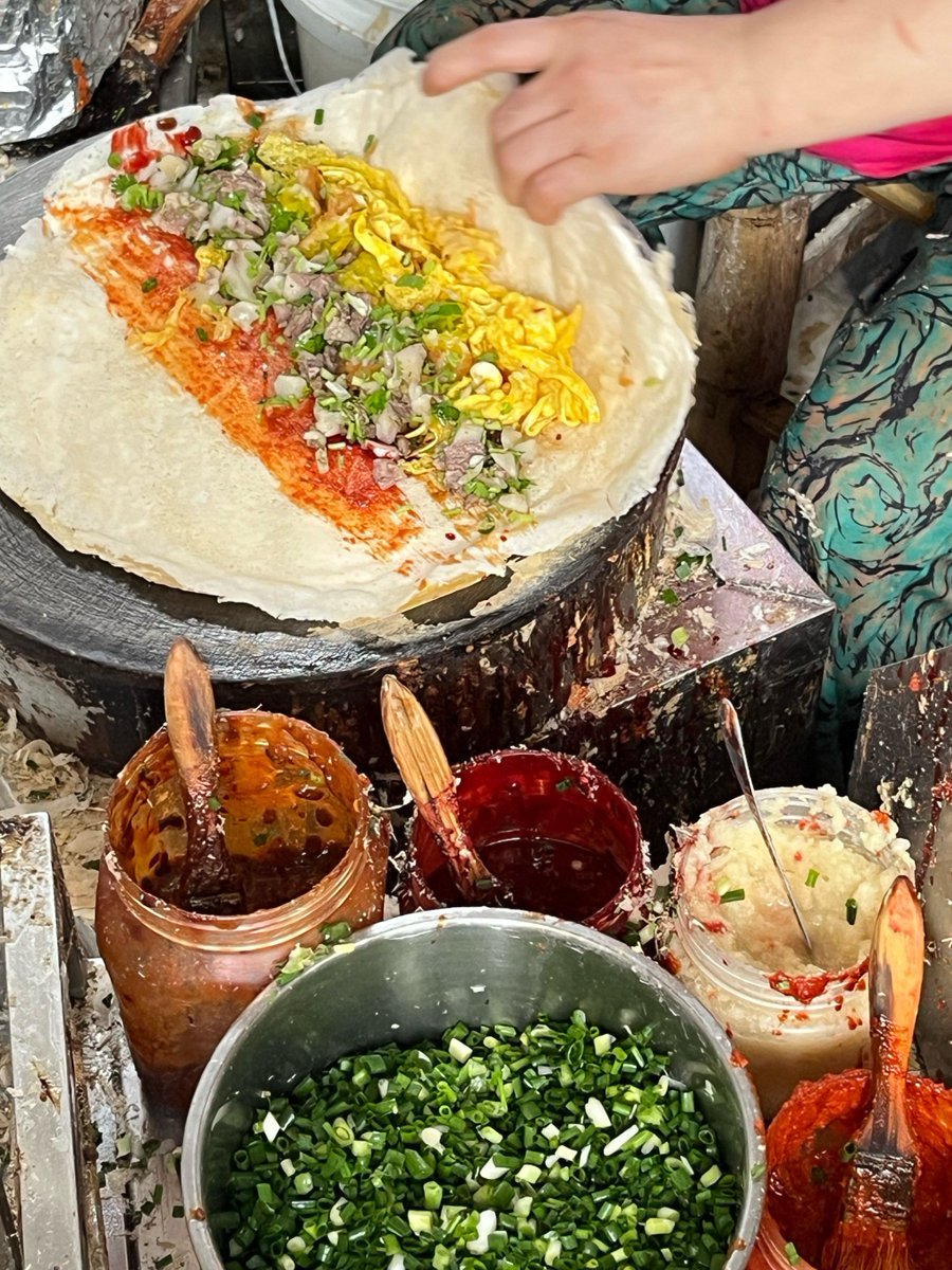 firef961477's tweet photo. Craving late-night street vibes  Hot crispy tacos from the cart hit different—crunchy shell, seasoned meat, fresh salsa, perfect post-walk snack! https://t.co/Y2avAo4Wvc