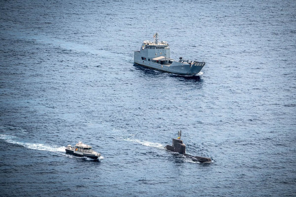 SA_Defensa's tweet photo. 📍Caribbean Sea

The @ArmadaColombia (🇨🇴) conducted the exercise "Operación Neptuno VII," showcasing the operational capabilities of the Colombian Navy in the Caribbean.

A nice rarity to see the Type 206 submarine at sea.

📸: ARC https://t.co/JPrfO6qS3A