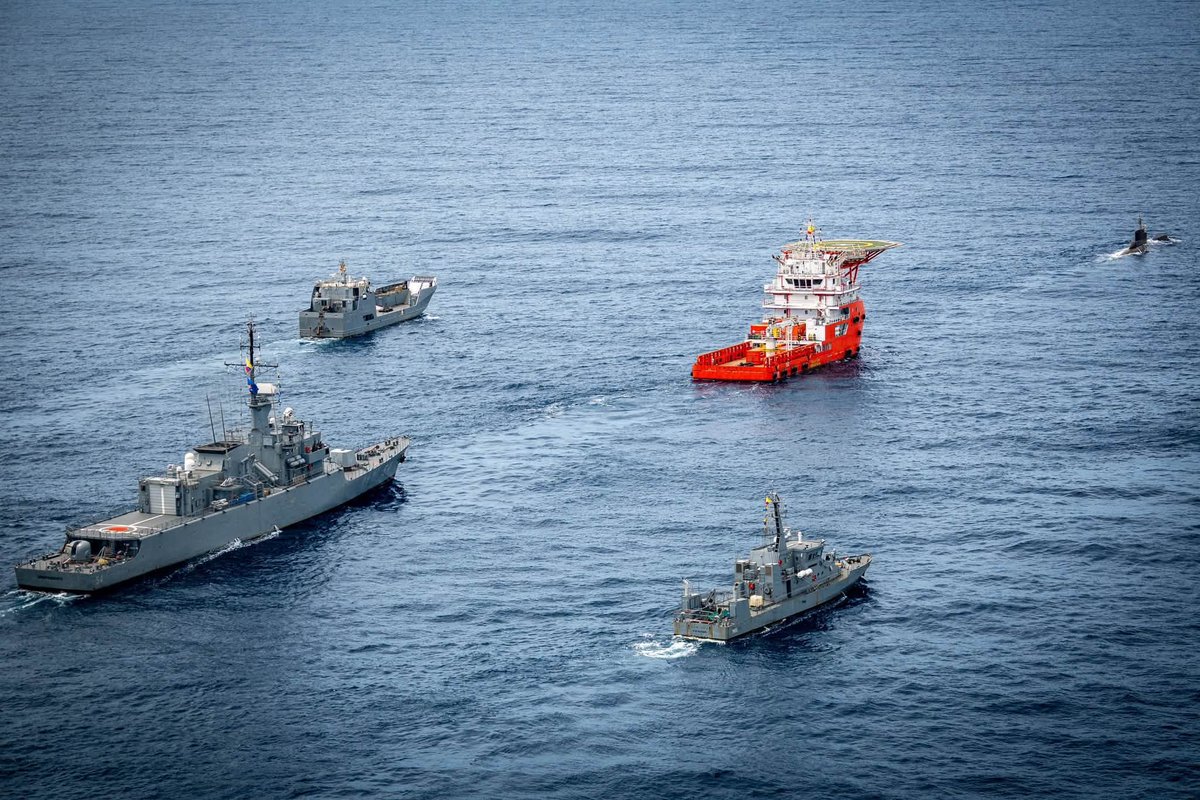 SA_Defensa's tweet photo. 📍Caribbean Sea

The @ArmadaColombia (🇨🇴) conducted the exercise "Operación Neptuno VII," showcasing the operational capabilities of the Colombian Navy in the Caribbean.

A nice rarity to see the Type 206 submarine at sea.

📸: ARC https://t.co/JPrfO6qS3A