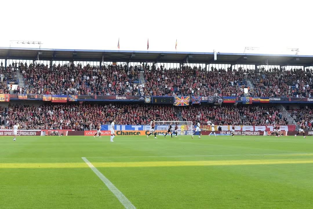mikiTribuna's tweet photo. 6️⃣7️⃣ . Zápas
📆 12.9.2026
🏆 Chance liga
🏟 apet Aréna
⚽️ AC Sparta Praha 2️⃣ 🆚 0️⃣ FK Jablonec
#acs #acsparta #sparta #acspartapraha #spartapraha #acs1893 #groundhopping #groundhopper #FutbologyBENL @FutbologyApp https://t.co/rDYd0qavnq