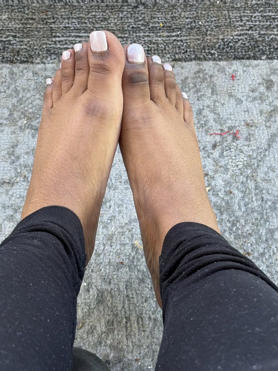 FeetBeatMe's tweet photo. #ebonyfeet #sexysoles #sexywrinkles #sexyfeet #prettytoes #softsoles https://t.co/ZosPKWWESJ
