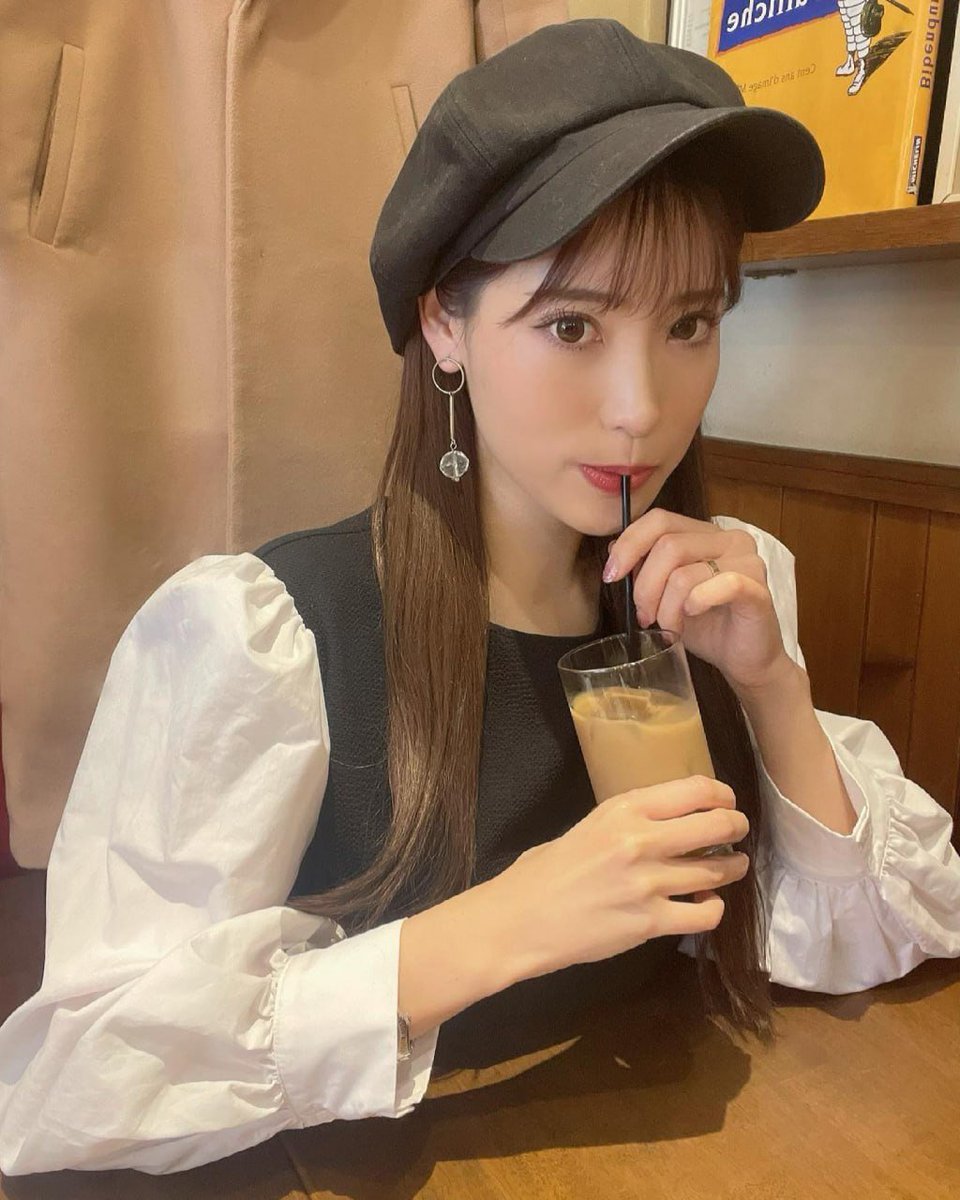 Alexis119985's tweet photo. こんな私でも、手をつないで歩いてくれる人いますか？ https://t.co/0LLzlX3DzG