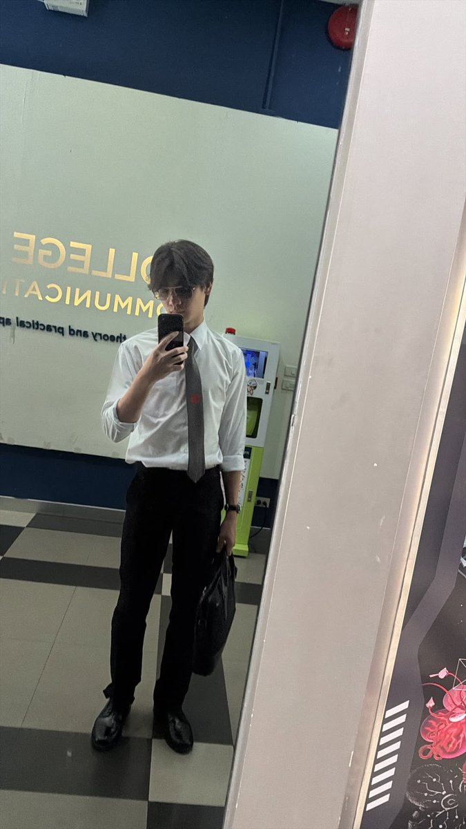 ohmretriever's tweet photo. ตั้งใจเรียนคับเฟรชชี่ 📚

#ingasavanund https://t.co/wiiZDi1Mvy