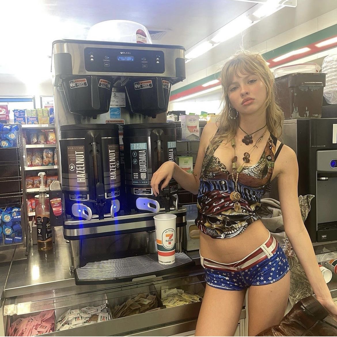 bitchwife_sol's tweet photo. type of foid you eye fuck in a rural american gas station while your bitch wife is trying to clean up the baby’s throw up in the car https://t.co/Mp9rk0BZJo