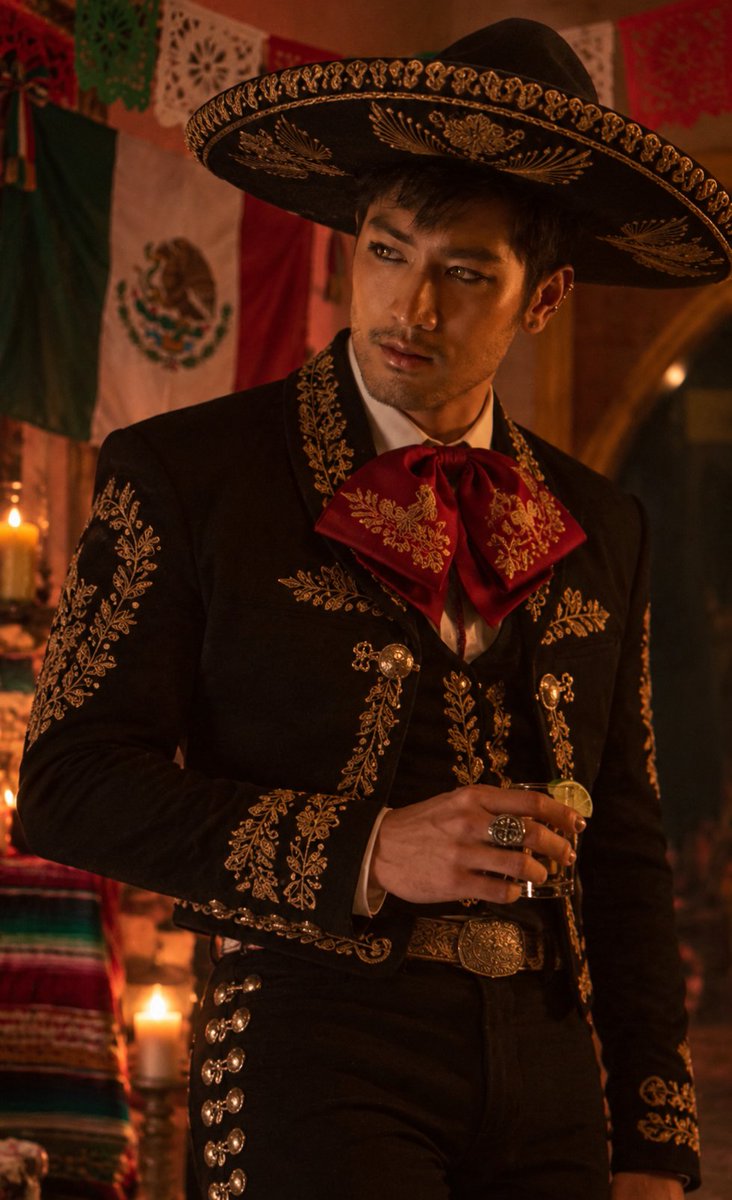 dilanejake's tweet photo. A esta hora Magnus Bane ya se estaba picando a Miguel Hidalgo y a su costilla para que gritara.
O cómo era?
#cazadoresdesombras #MagnusBane https://t.co/6S5qYi2XlP