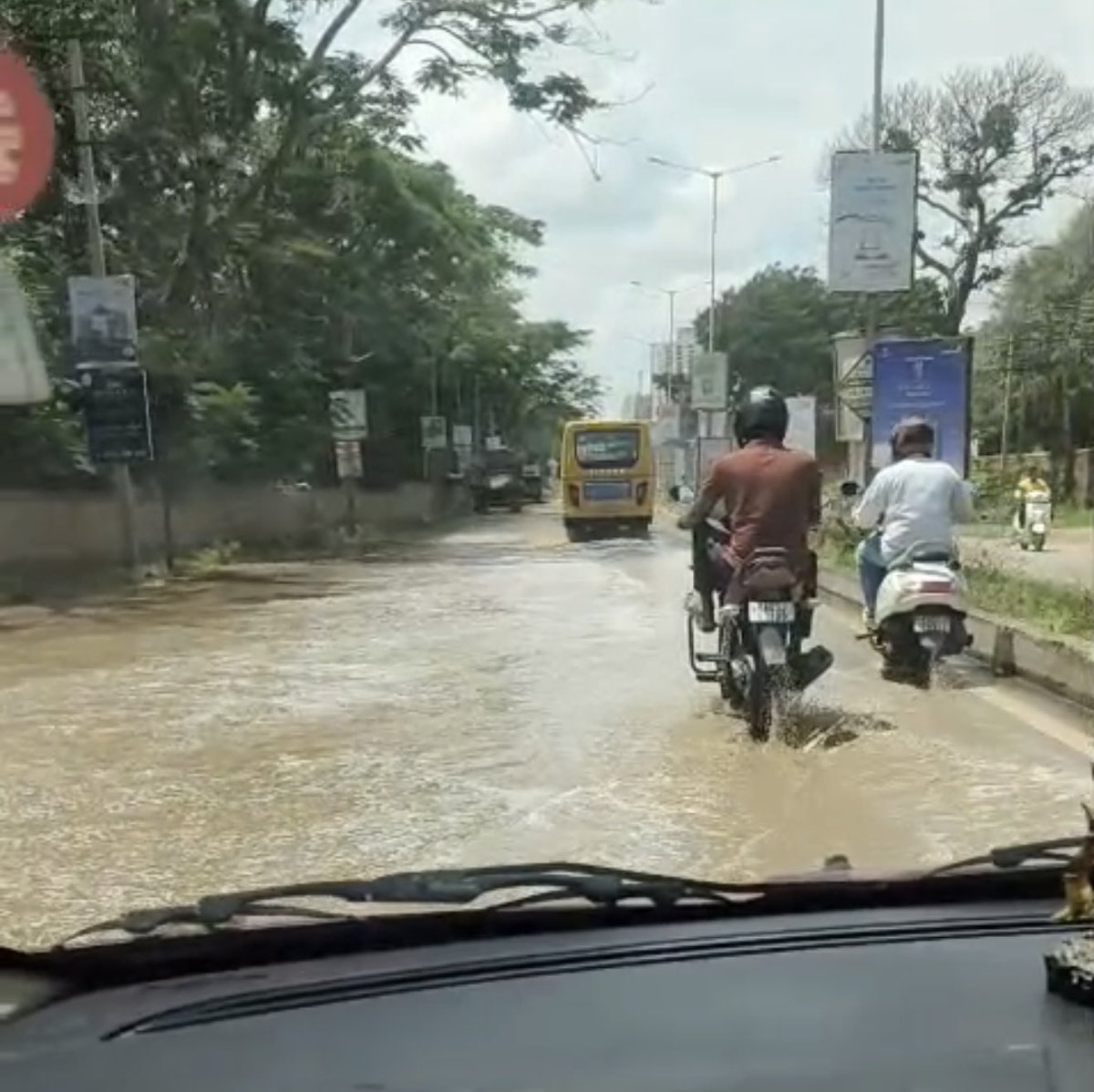 BudigereX's tweet photo. Budigere Rd near Sattva Songbird apartments : trucks stuck in potholes, rainwater hiding the danger. How has this road deteriorated within a few years?

@krishnabgowda @CMofKarnataka Please ensure lasting repairs, drainage and a deadline. Who is accountable for the quality? https://t.co/7l205B95YZ