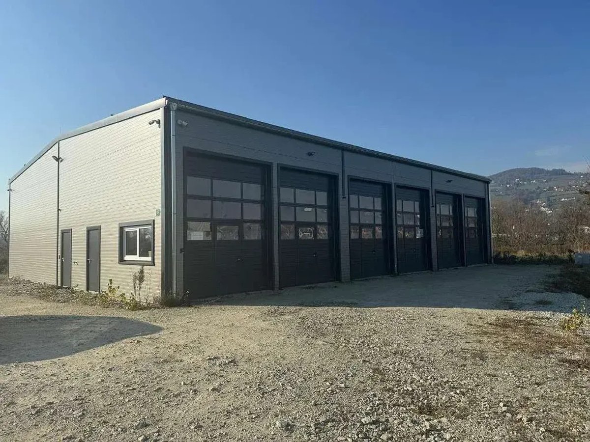 immosearch_eu's tweet photo. 358,57 m² Nutzfläche in Hartberg: Halle mit 11 Lagerboxen, Technikraum und WC am Hatric 157. Preis: 850.000 EUR. Mehr dazu: https://t.co/tvzfQWUEQb

#Hartberg #Gewerbeimmobilie #Lagerhalle #Industrie #Immosearch #Steiermark https://t.co/rSm8Kmfi7D