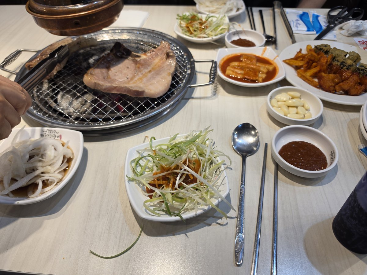 2inzH's tweet photo. 회사사람들하고 명륜진사갈비 옴 https://t.co/ZSSEfTdiV4