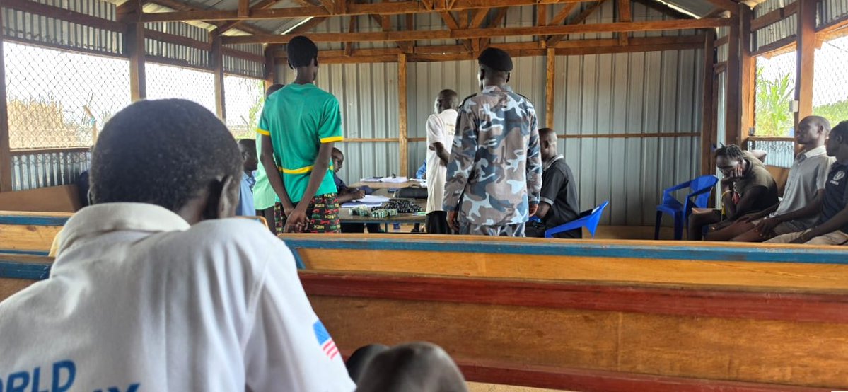 unmissmedia's tweet photo. To protect human rights and enhance humanitarian access in #SouthSudan 🇸🇸, #UNMISS @UNPOL officers are working with local police to support mobile courts, boost accountability, uphold everyone's dignity, ensure fair treatment of suspects, and address urgent humanitarian needs.
#A4P #InvestInPeace