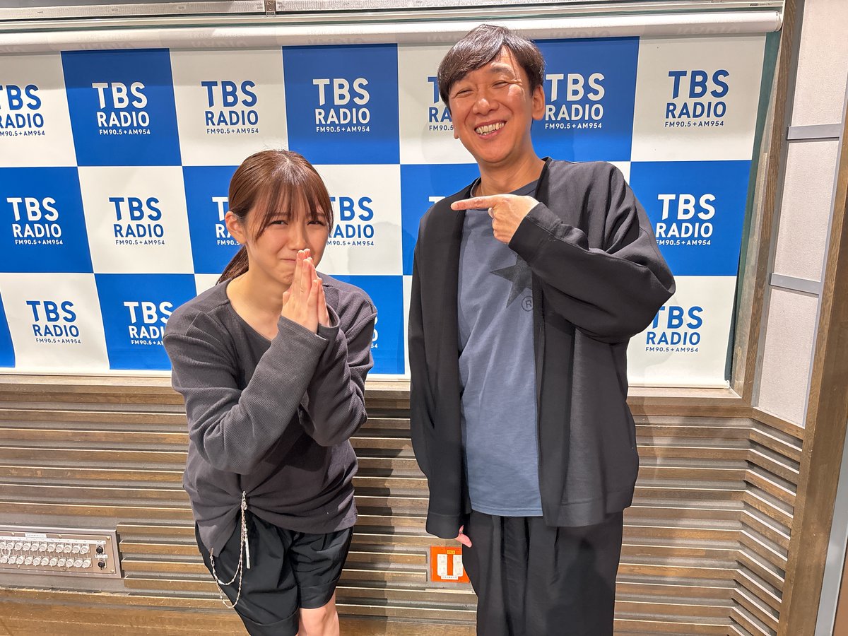 connect_tbsr's tweet photo. 車のバンパーが外れて遅刻💨
渡邊さん、波乱の代打パーソナリティ
ありがとうございました🙏🙏

#こねくと954
#渡邉美穂
#東京03
#飯塚悟志 https://t.co/ZQRYBrRiZ0