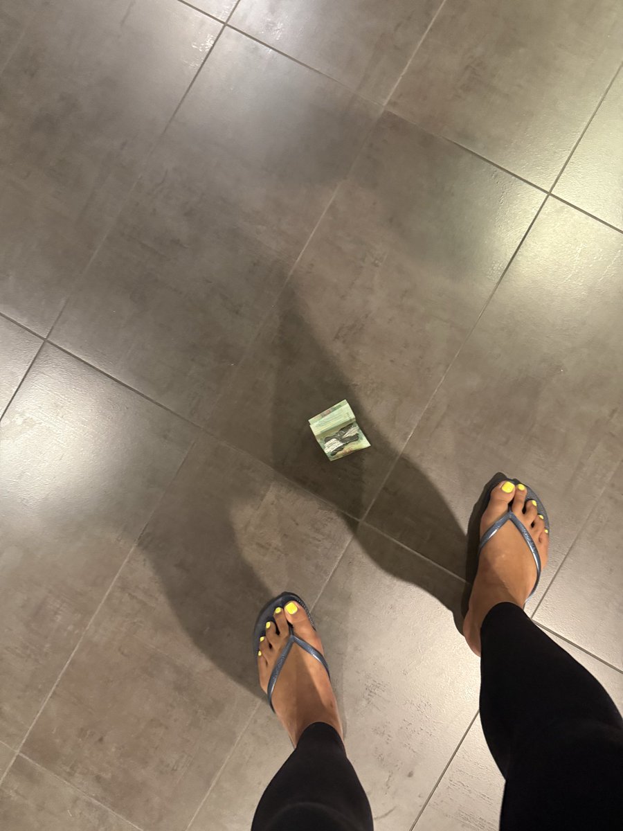 Goddess_SC_'s tweet photo. Everywhere I go looks like people are trying to throw money at my pretty feet. Looking for a pedicure sponsor losers #finsub #paypig #goddessfeet https://t.co/rJMAsaInlR