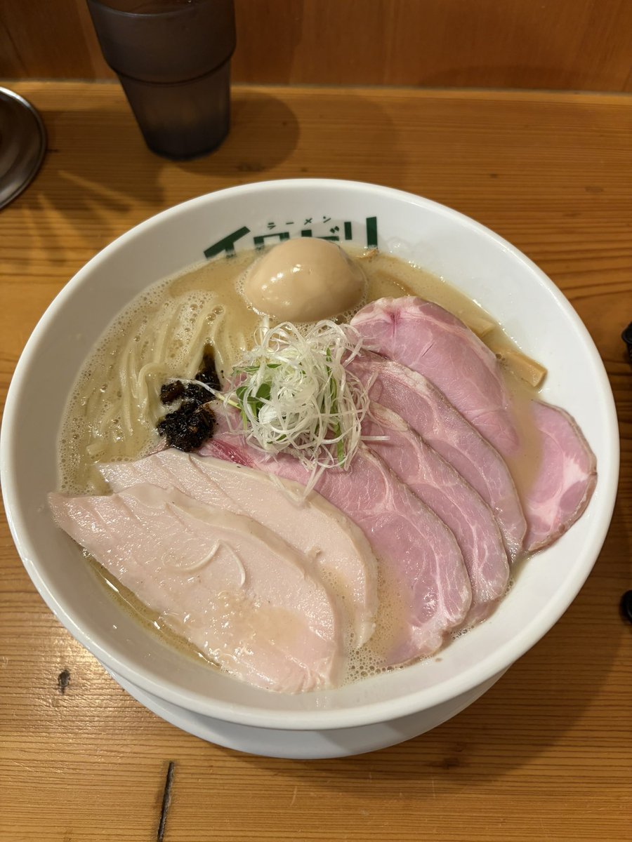 hirospecial1982's tweet photo. 鶏白湯はここ一択の僕です
今日も安定の美味しさ！
ごちそうさまでした😋
#鶏白湯
#イロドリ
#全部のせラーメン
#ラーメン https://t.co/CUd4Ip3QJL