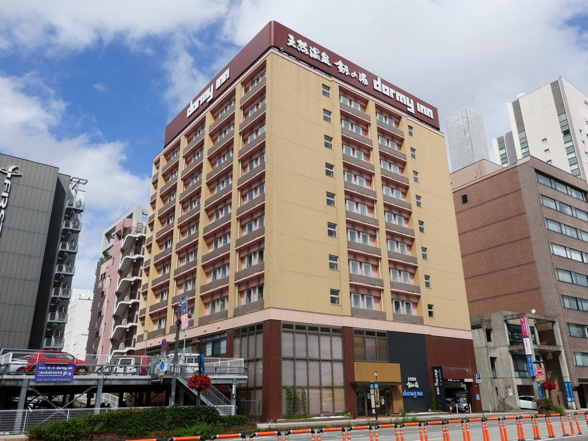 dormy_hotels's tweet photo. 🌟#ドーミーインリニューアル情報🌟
『天然温泉 剱の湯 ドーミーイン富山』が【本日9月16日(水)】リニューアルオープン！
生まれ変わった3つのポイントをご紹介！👀

♨️男性ドライサウナ｜「オートロウリュ機能」を新たに導入！
水風呂のあとは新登場「ととのい増強枕」もお試しください🧊
🌿女性ミストサウナ｜アロマを取り入れ、より心地よいサウナ空間へと進化！
🦐朝食｜名物「白えびご飯」が復活！
他にも、ホタルイカや赤巻かまぼこなどの富山の味覚をご堪能いただけます。

新しくなったドーミーイン富山で、極上の癒やしをお楽しみください✨
#ドーミーイン富山