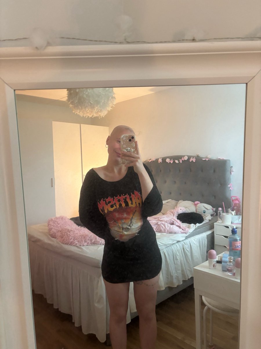 aristocals's tweet photo. don’t mind the messy bedroom,, but the best thing about that my fiance is obese are his clothes ihip https://t.co/yc3CQGyfiO