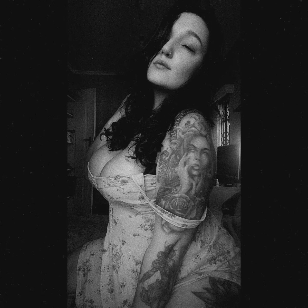 Jessara_13's tweet photo. I am the architect of my own chaos. 🖤✨
.
.
.
.
.
.
.
#unbecoming
#selfownership
#embracethejourney https://t.co/XTaFwg73vU