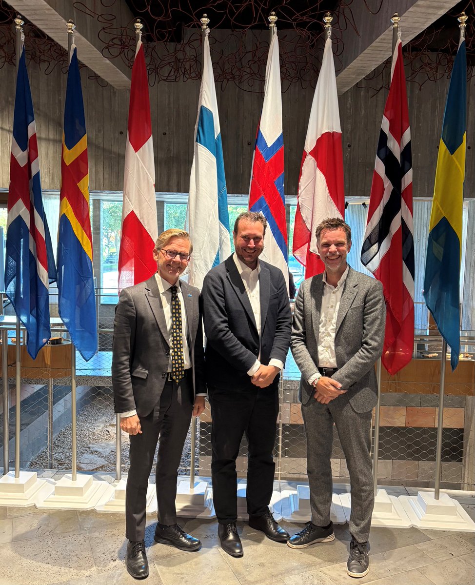 Stortinget's tweet photo. Nordisk råd oppdaterer sin strategi for samfunnssikkerhet i Norden. Dagens trusselbilde krever samarbeid på tvers av de nordiske grensene. Ingen av de nordiske land kan håndtere truslene alene. Helge André Njåstad (FrP), Truls Vasvik (A), Tage Pettersen (H) deltok i møtet. https://t.co/sQgijMTLTX