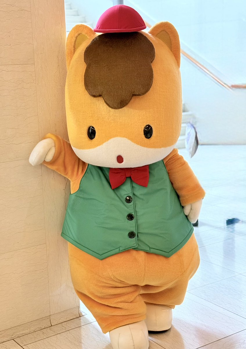 ratti0705's tweet photo. 今日はぐんま直送便in都道府県会館へ！
ほぼオープンと同時着でしたが、1番お目当ての登利平弁当がすでに売り切れ😂
ぐんまちゃんもがっかりしてました笑
また東京でぐんまちゃんに会えて嬉しかったー✨
4枚目はリクエストされてたかっこいいポーズ😎

#ぐんまちゃん https://t.co/AjnFTQSQcI