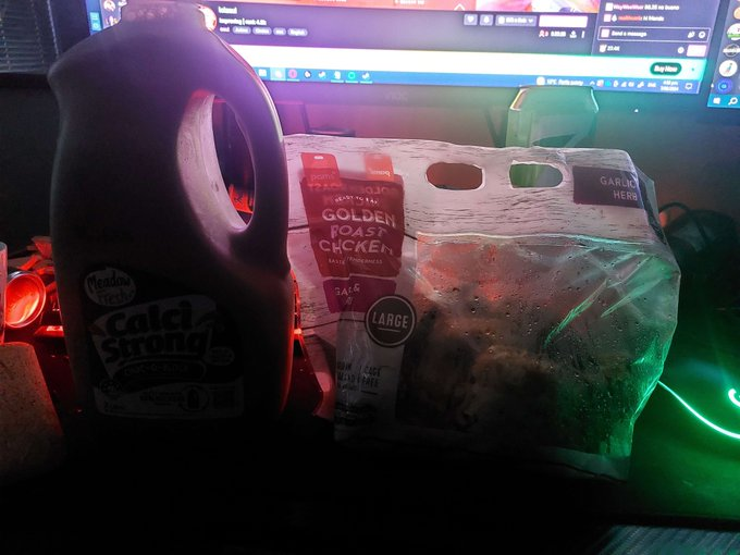 globgamig72's tweet photo. @smoatmeaI @sexmccock @lolzaul you aint even doin it right https://t.co/CnE8BPwYMa