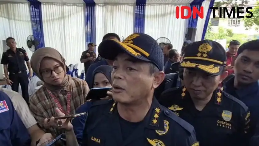 LambeSahamjja's tweet photo. dirjen bea cukai djaka budhi utama tidak menjalankan rotasi pegawai eselon ii dan iii:
- padahal keputusan rotasi itu sudah dibuat purbaya waktu masih jadi menkeu
- minggu lalu
- alasannya dia masih menunggu arahan dari kantor pusat kemenkeu di bawah menteri baru
- rotasi itu menyangkut ratusan pegawai di lingkungan bea cukai