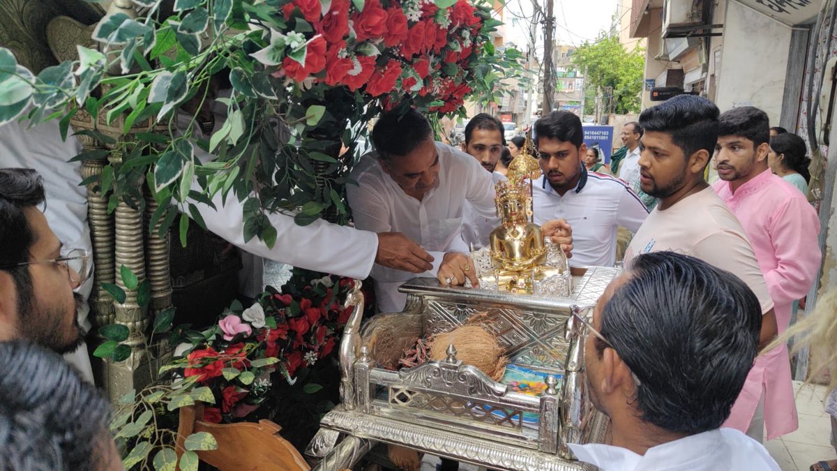 model530045's tweet photo. Samvatsari was celebrated with devotion through a grand procession in Ambala City, reflecting unity, spirituality and harmony, with the timeless message of Michhami Dukkadam.

#Samvatsari #Jainism #Spirituality #SAJainSchool https://t.co/vgmk2hT5VE