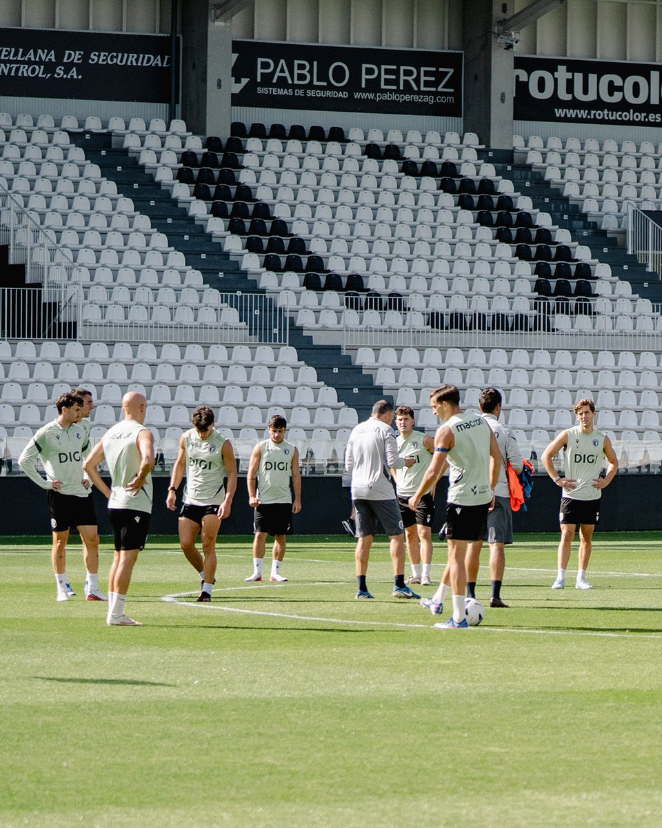 Burgos_CF's tweet photo. Buenos días, blanquinegros.

Hoy, de vuelta en casa. 🏟️

#LatidoBlanquinegro https://t.co/g9W6vr2fAj