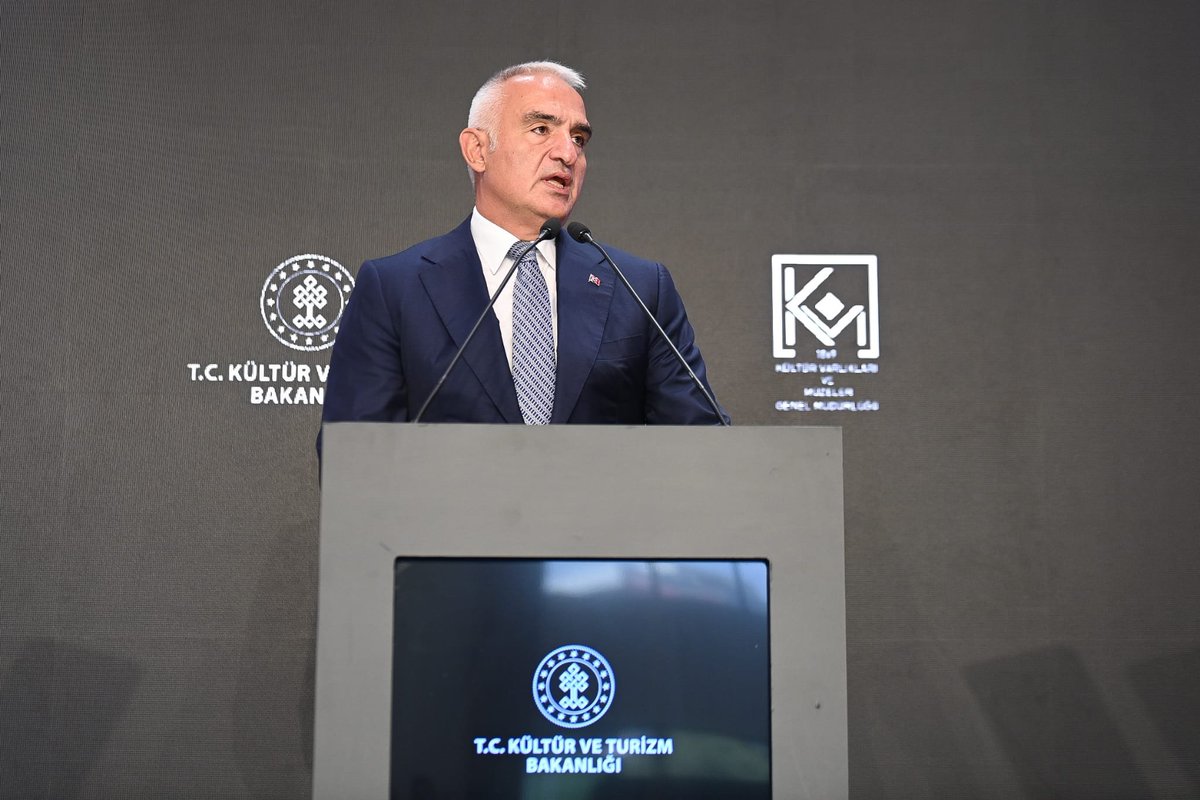 MehmetNuriErsoy's tweet photo. 📍 Kahramanmaraş’tayız!

6 Şubat depremlerinden etkilenen 11 ilimizin valileri ve vali yardımcıları, milletvekilleri, belediye başkanları, AK Parti ve MHP il başkanlarıyla birlikte kültürel mirasımızın ihyası için yürüttüğümüz çalışmaları kamuoyuyla paylaştık.

Deprem felaketinde hayatını kaybeden vatandaşlarımızı bir kez daha rahmetle anıyor, ailelerine ve yakınlarına başsağlığı diliyorum.

Bakanlık olarak bir şehri ayağa kaldırmanın onun hafızasını, kimliğini, kültürünü ve tarihini de ayağa kaldırmak olduğunun bilinciyle yalnızca hasar gören yapıları onarmıyor, medeniyet mirasımızın geleceğe güvenle taşınması için kapsamlı bir seferberlik yürütüyoruz.

Bugüne kadar deprem bölgesinde 24 milyar liralık işi hayata geçirdik. Devam eden projelerimizin tamamlanmasıyla toplam yatırımımız 34 milyar liraya ulaşacak.

Kalelerden camilere, müzelerden tarihî çarşılara kadar şehirlerimizin hafızasını oluşturan eserleri bilimsel yöntemlerle ve aslına uygun biçimde restore ediyoruz.

Depremden etkilenen tüm şehirlerimizin tarihî ve kültürel değerlerini korumaya ve yaşatmaya devam edeceğiz. 🇹🇷