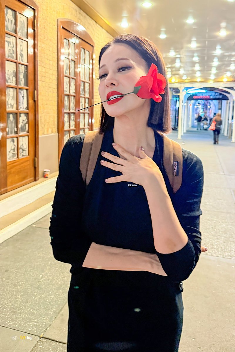 IVY_log1107's tweet photo. 📸

Queen behavior👑✨

#아이비 #IVY #시카고 #CHICAGO #musicalchicago 🌹 https://t.co/YwEuKZxUof