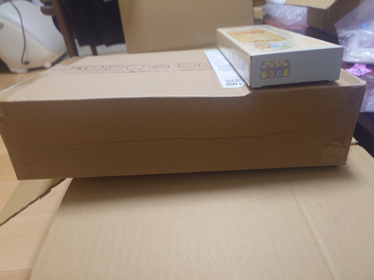 machi_rena's tweet photo. 開封しようとしたら
まあまあ、つぶれた形跡があるなあ

#サンエックスネットショップ
#佐川急便 https://t.co/3Ua0e1g8uh