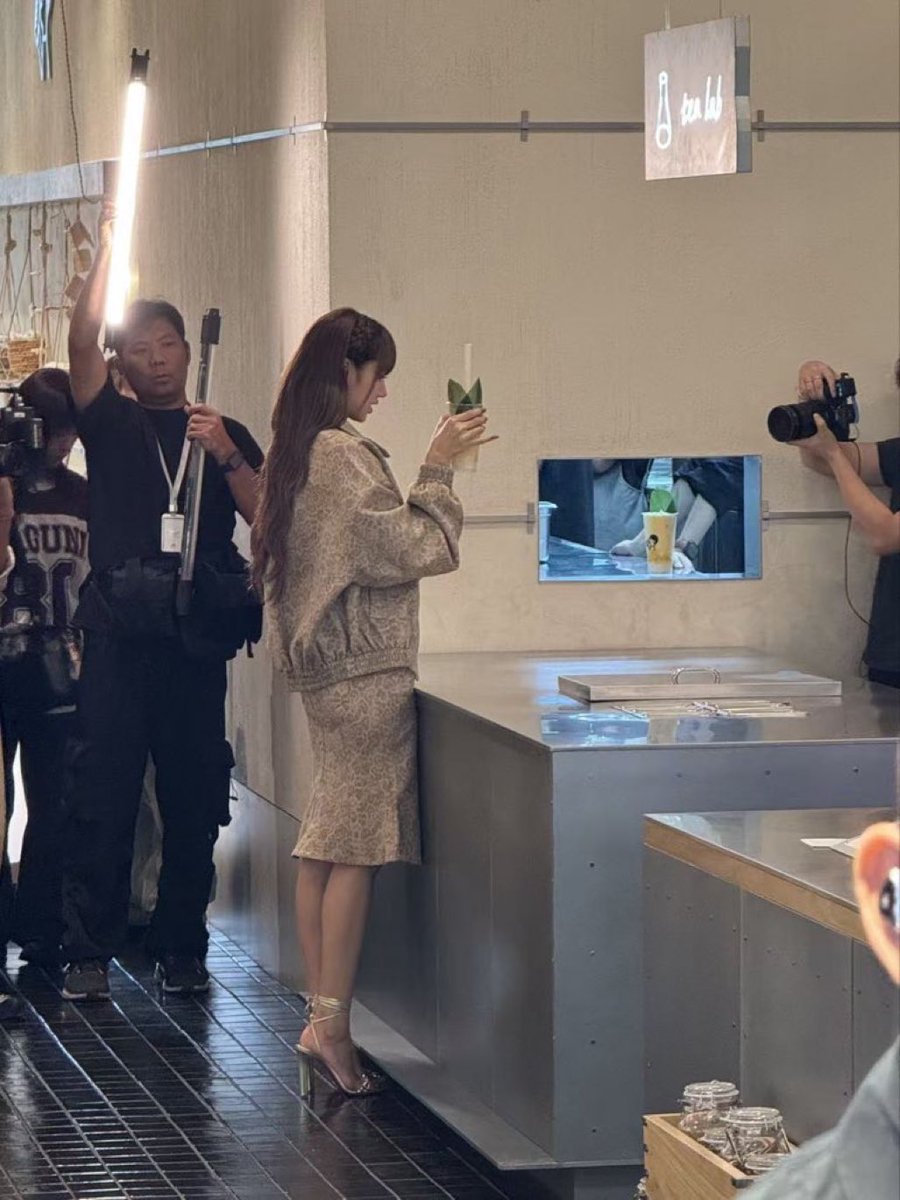 btf0327's tweet photo. LISA spotted at today’s event at centralwOrld, Bangkok📸 https://t.co/Ncy1woAz9R