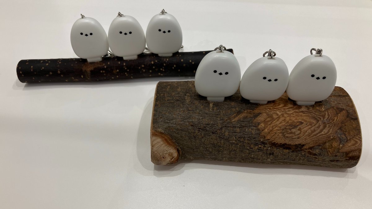 SONAENO_jp's tweet photo. 先日の番組放送のために作成した、シマエナガホイッスルちゃんたちの特別什器です💜（とてもかわいい） https://t.co/5xOQAsUFzx